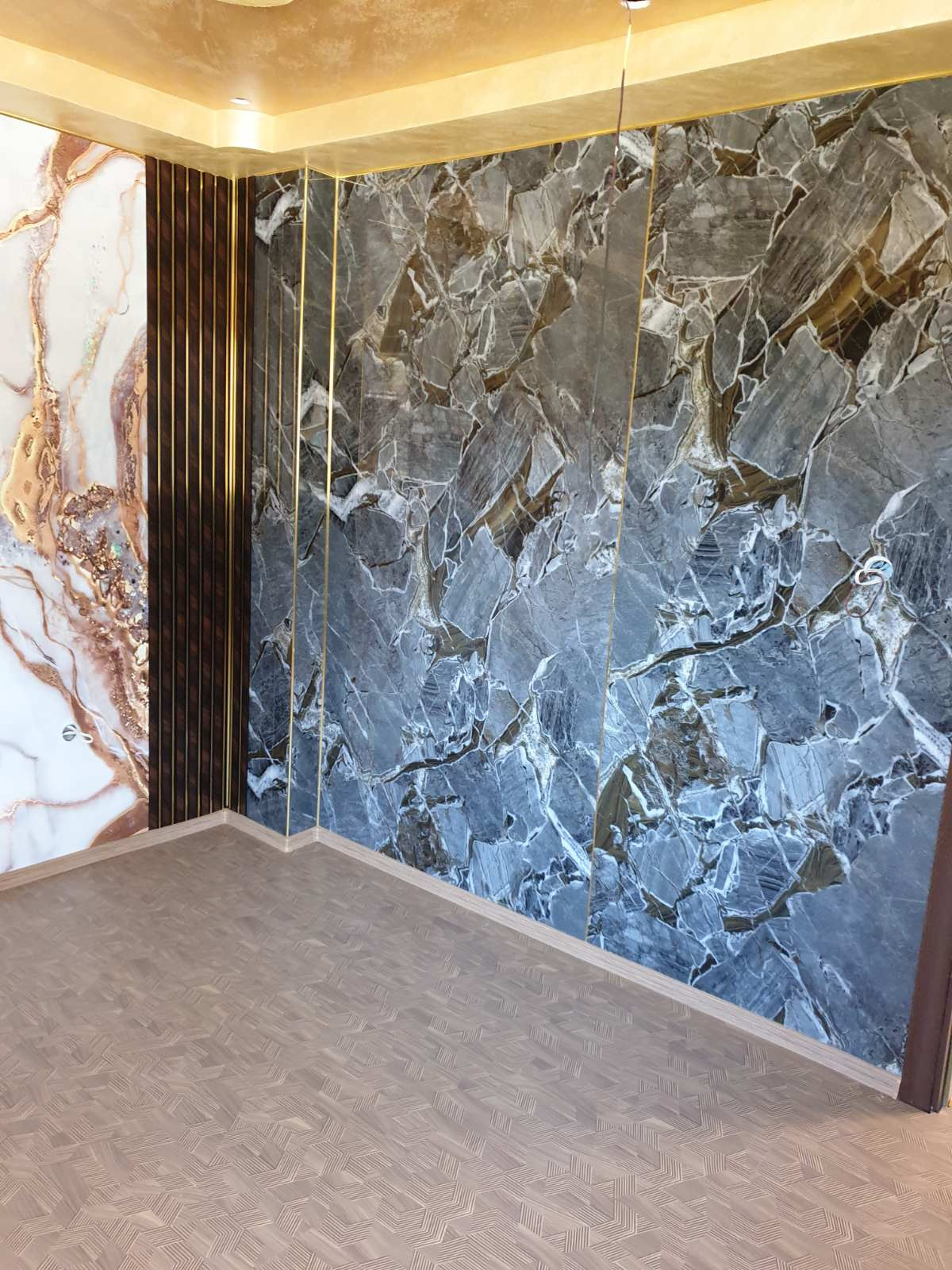 Писна ли ти от стени, които изглеждат остарели? Ето решението без къртене