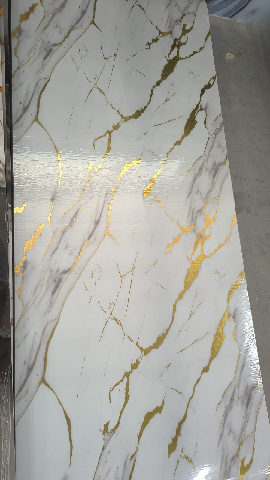 Самозалепващ мраморен панел Calacatta Gold White – INTER 06