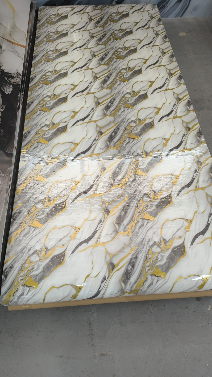 Самозалепващ мраморен панел Calacatta Gold – INTER 033