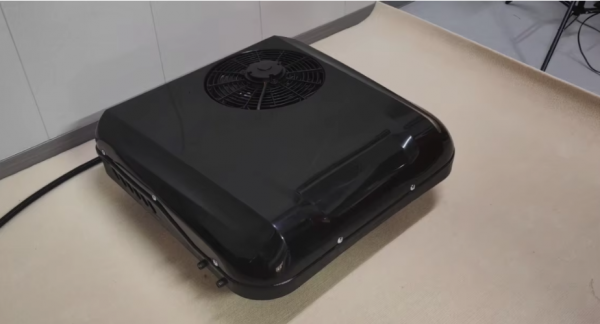 Таванен климатик за каравана , кемпер, камион 12 V ЧЕРЕН