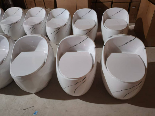 Дизайнерски моноблок с ергономична форма/ бял мрамор