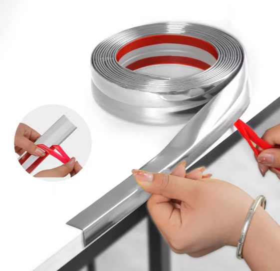 Самозалепваща декоративна лайсна за панели и стени –сребриста